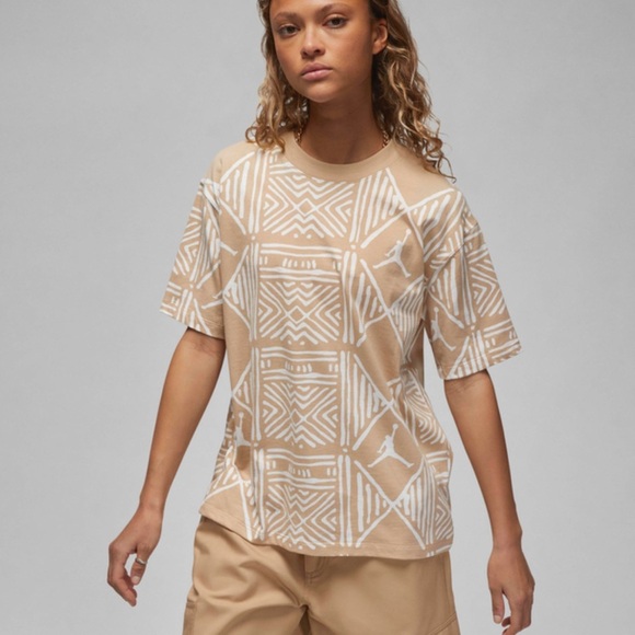 AIR JORDAN WMNS AOP GF TEE CORE - Picture 1 of 6